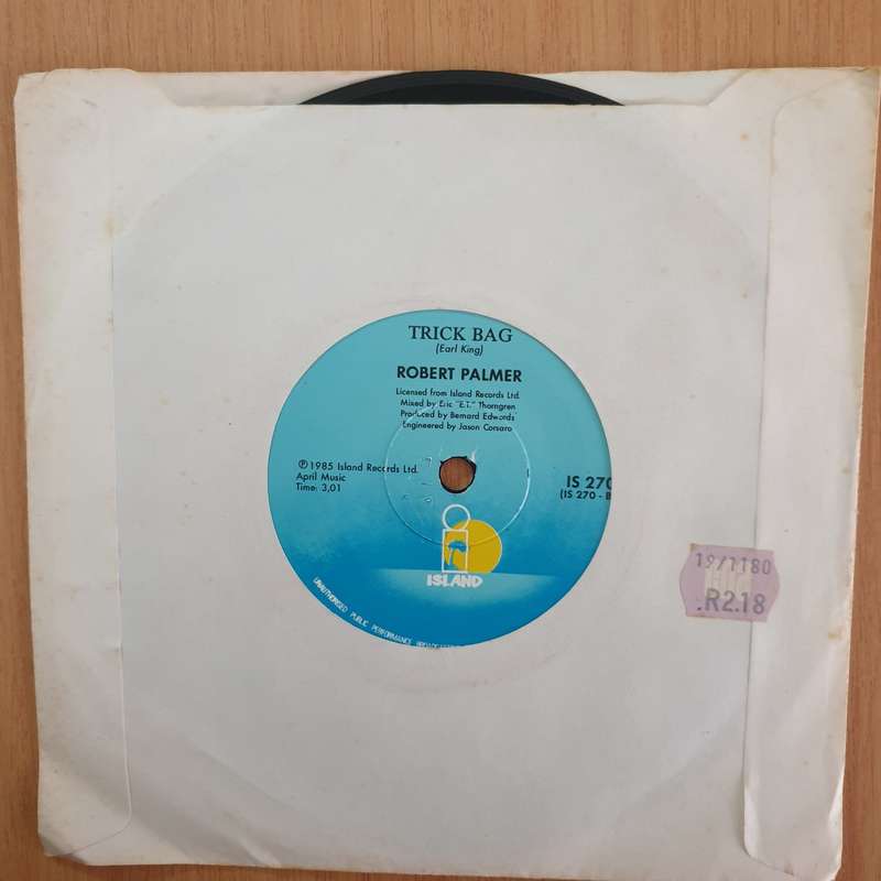 Robert Palmer  Addicted To Love - 7" Record - Very-Good+ Quality (VG+) (verygoodplus7)(DLB)