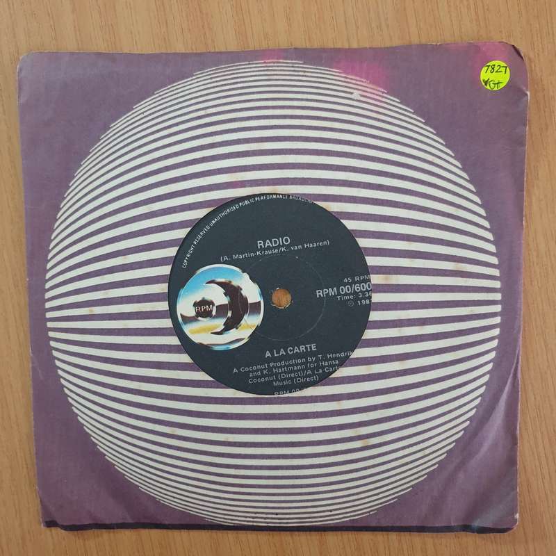 À La Carte  Radio - 7" Vinyl Record  (VG+) (DLB)