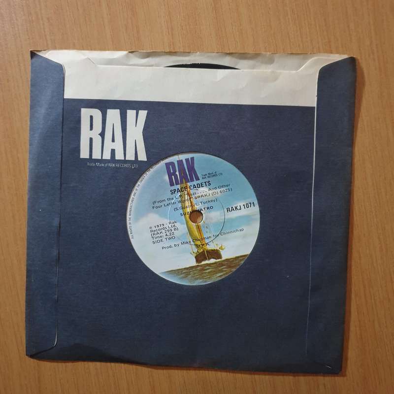 Suzi Quatro  She's In Love With You - 7" Record - Very-Good+ Quality (VG+) (verygoodplus7) (DLB)