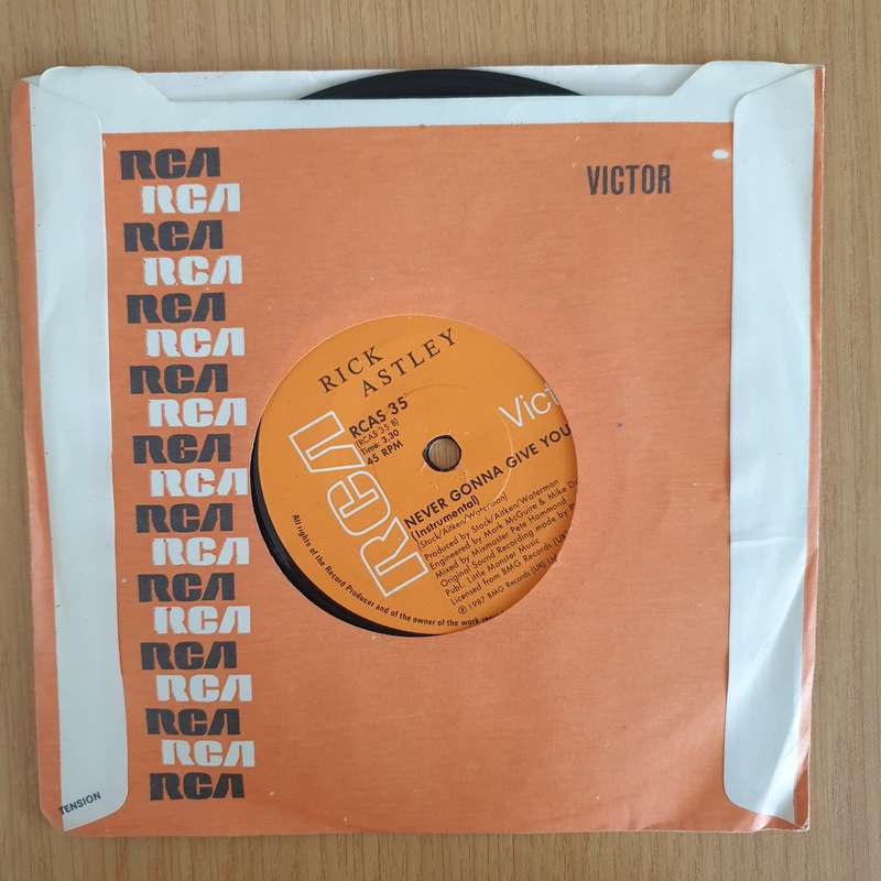 Rick Astley  Never Gonna Give You Up - 7" Record - Very-Good+ Quality (VG+) (verygoodplus7) (DLB)