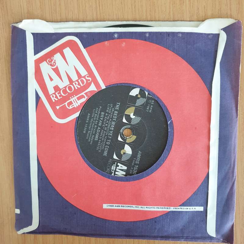 Bryan Adams  Hearts On Fire - 7" Record - Very-Good+ Quality (VG+) (verygoodplus7) (DLB)