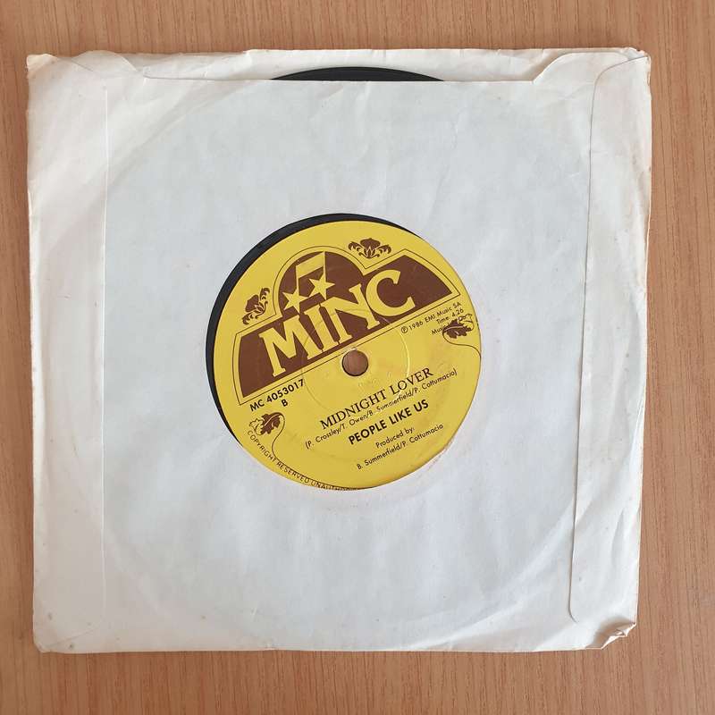 People Like Us  Restless Hearts - 7 Record - Very-Good+ Quality (VG+) (verygoodplus7) (DLB)