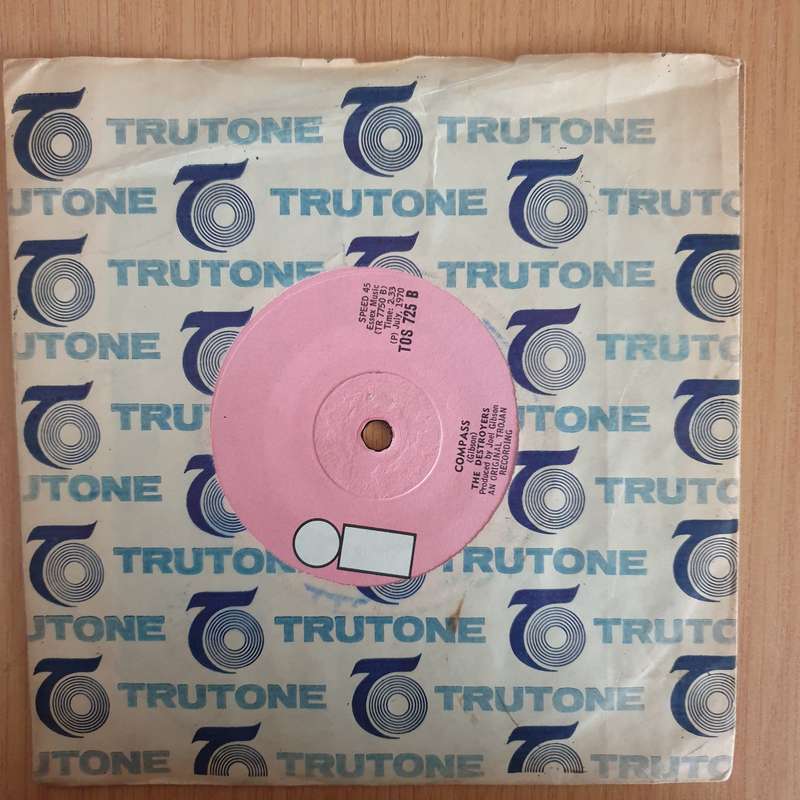 Nicky Thomas / The Destroyers  Love Of The Common People / Compass - 7" Vinyl Record  (VG+) (DLB)