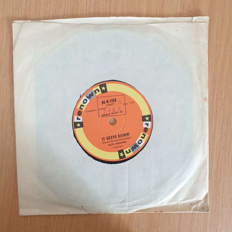 Fats Domino  It Keeps Rainin' / I Just Cry - 7" Vinyl Record  (VG+) (DLB)