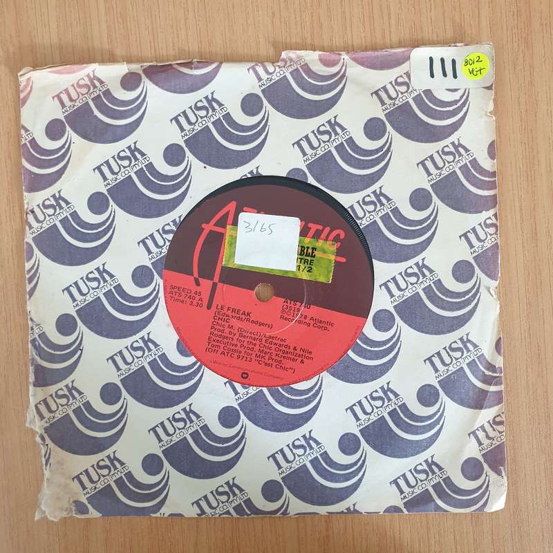 Chic  Le Freak / Savoir Faire - 7" Vinyl Record  (VG+) (DLB)