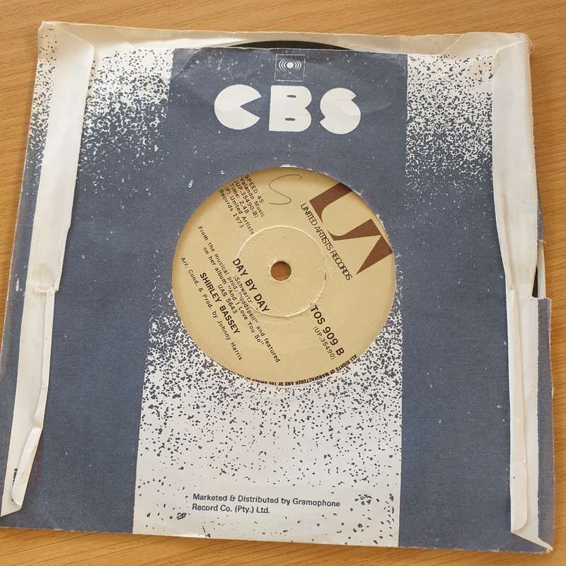 Shirley Bassey  Never, Never, Never - Vinyl 7" Record  (VG+)