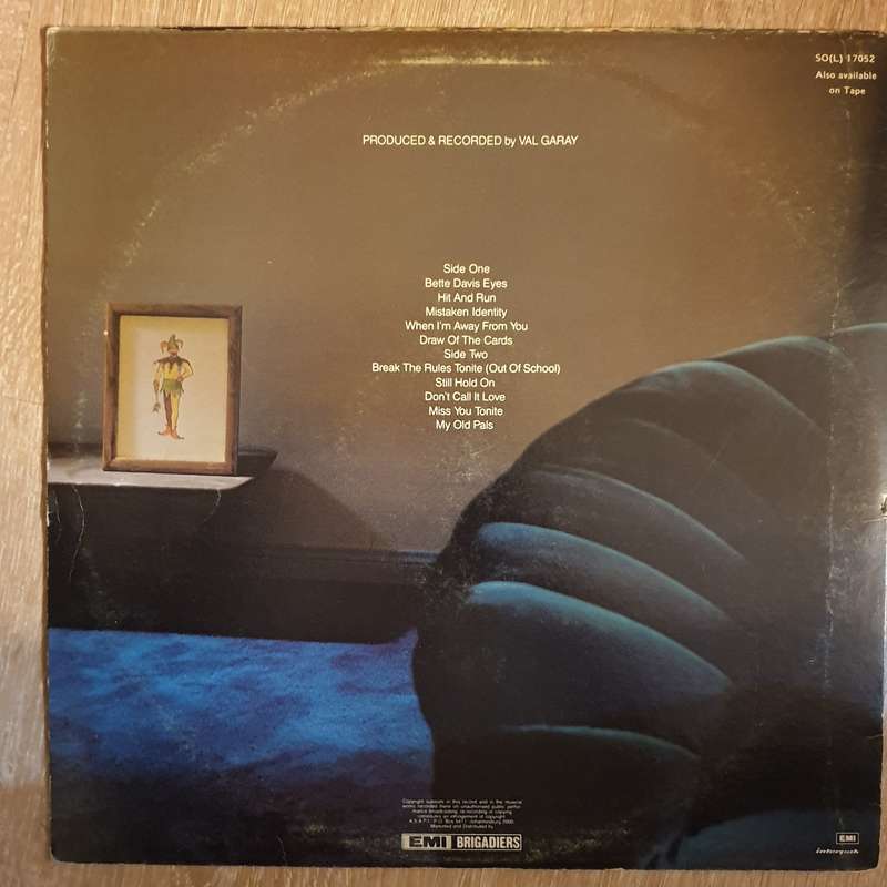 Kim Carnes  Mistaken Identity - Vinyl LP Record - Very-Good+ Quality (VG+)