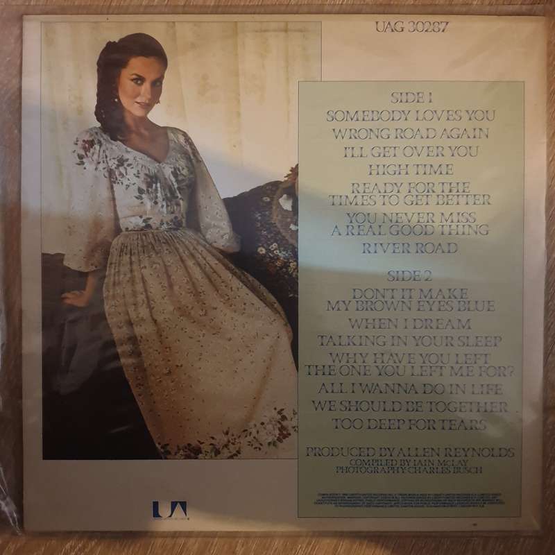 Crystal Gayle  The Crystal Gayle Singles Album - Vinyl LP Record - Very-Good+ Quality (VG+)