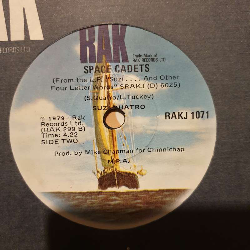 Suzi Quatro  She's In Love With You - Vinyl 7" Record - Opened  - Very-Good Quality (VG)