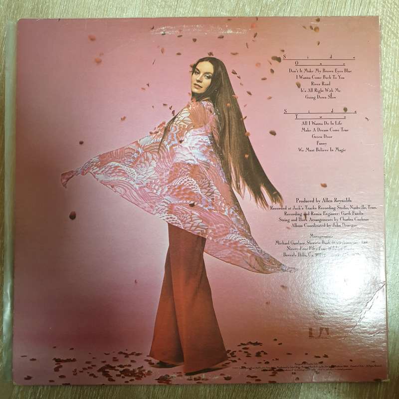 Crystal Gayle  We Must Believe In Magic -  Vinyl LP Record - Very-Good+ Quality (VG+)