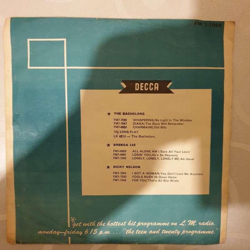 The Bachelors  I Believe / Happy Land - Vinyl 7" Record - Good+ Quality (G+)