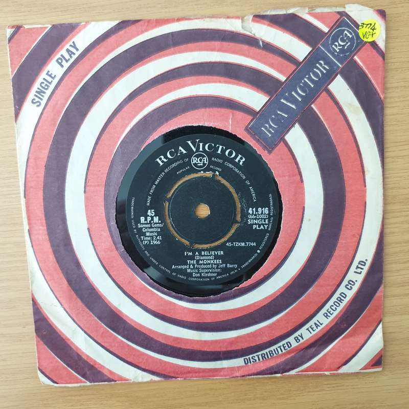 The Monkees  I'm A Believer - Vinyl 7" Record - Very-Good+ Quality (VG+) (verygoodplus)
