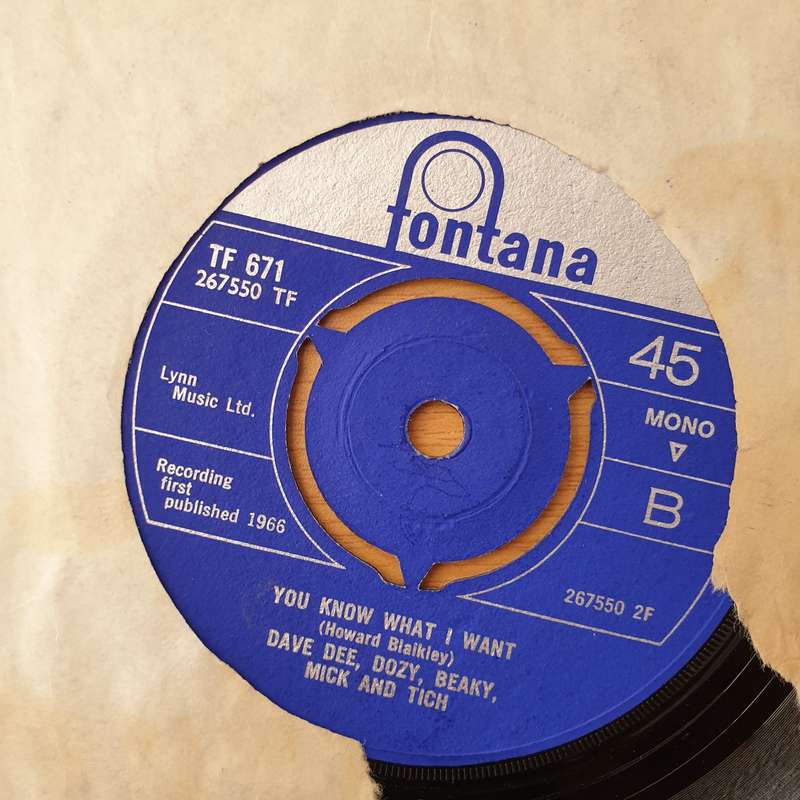 Dave Dee, Dozy, Beaky, Mick And Tich  Hold Tight! - Vinyl 7" Record - Very-Good+ Quality (VG+)...