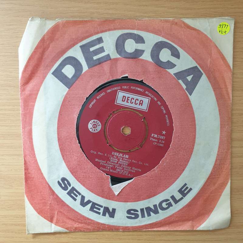 Tom Jones  Delilah/Smile - Vinyl 7" Record - Very-Good+ Quality (VG+) (verygoodplus)