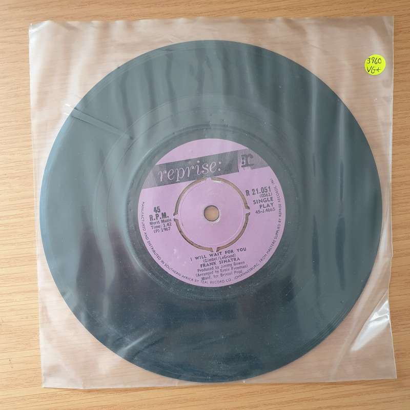 Nancy Sinatra & Frank Sinatra  Somethin' Stupid - Vinyl 7" Record - Very-Good+ Quality (VG+) (...