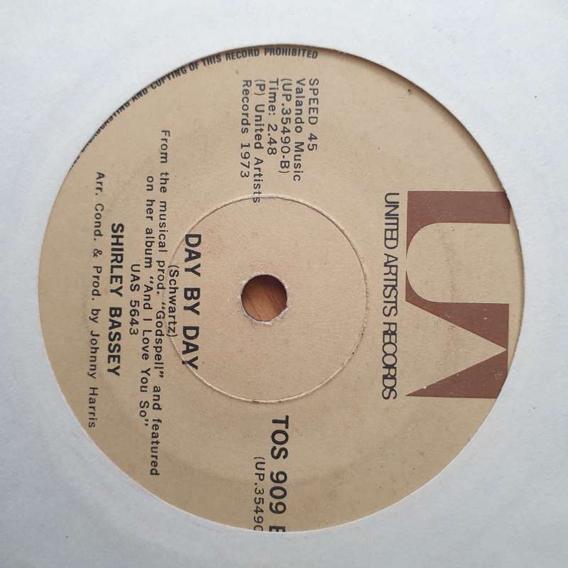 Shirley Bassey  Never, Never, Never - Vinyl 7" Record - Very-Good Quality (VG) (vgood)