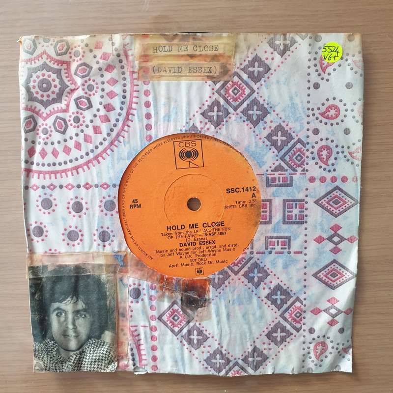 David Essex  Hold Me Close / Funfair - Vinyl 7" Record - Very-Good+ Quality (VG+) (verygoodplus)
