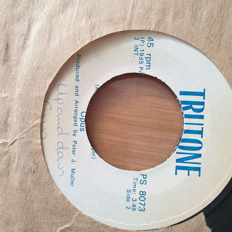 Opus  Live Is Life - Vinyl 7" Record - Very-Good+ Quality (VG+) (verygoodplus)
