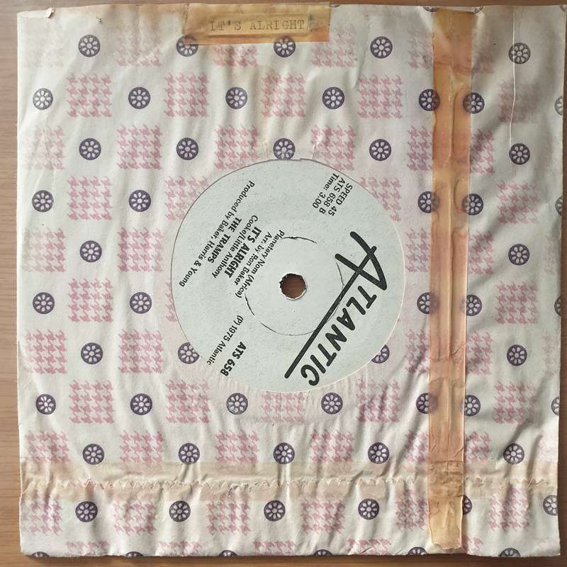 The Tramps - Hooked For Life (Rhodesia) - Vinyl 7" Record - Very-Good+ Quality (VG+) (verygoodplus)