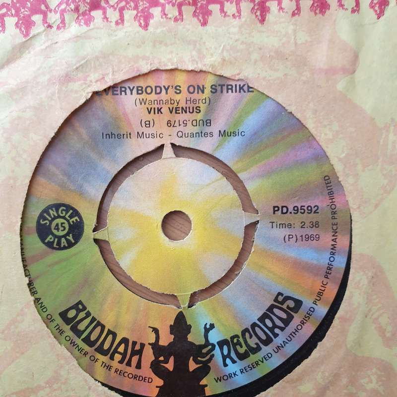 Vik Venus  Moonflight / Everybody's On Strike - Vinyl 7" Record - Very-Good+ Quality (VG+) (ve...
