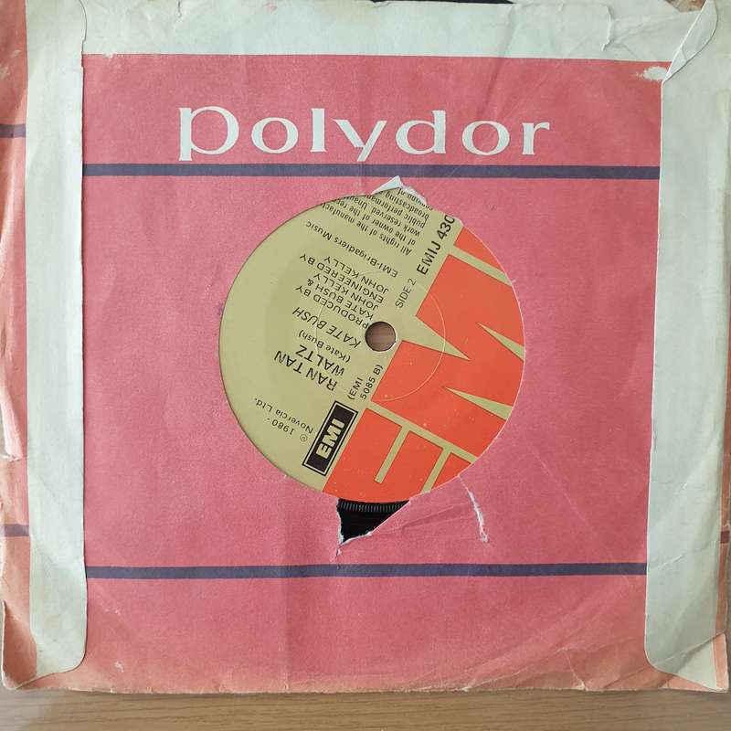 Kate Bush  Babooshka - Vinyl 7" Record - Very-Good+ Quality (VG+) (verygoodplus)