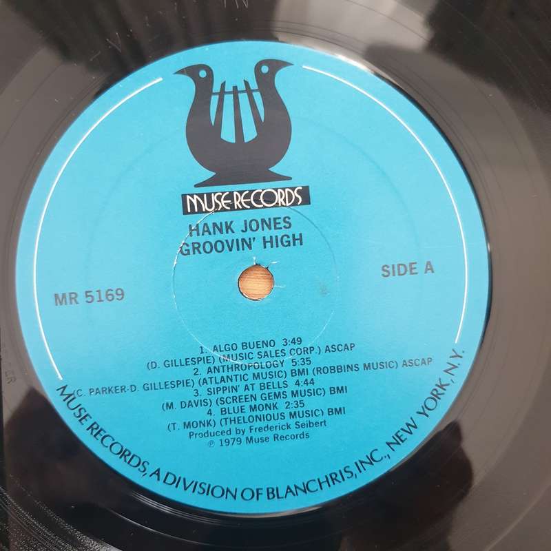 Hank Jones  Groovin' High - Vinyl LP Record - Very-Good+ Quality (VG+) (verygoodplus)