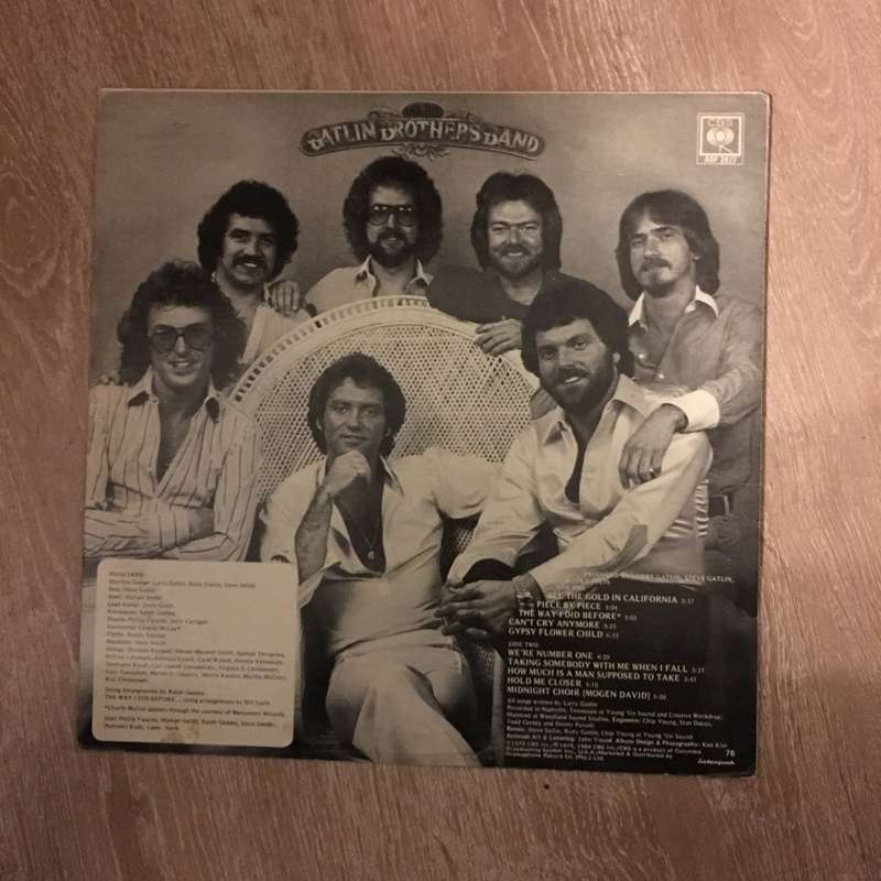 Larry Gatlin - Straight Ahead - Vinyl LP Record  - Opened  - Very-Good+ Quality (VG+)