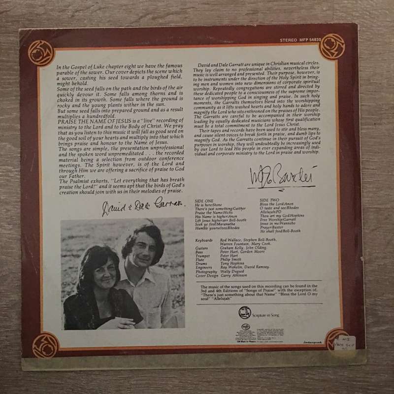 Praise the name - a live expression of worship - Vinyl LP Record - Opened  - Very-Good- Quality (...