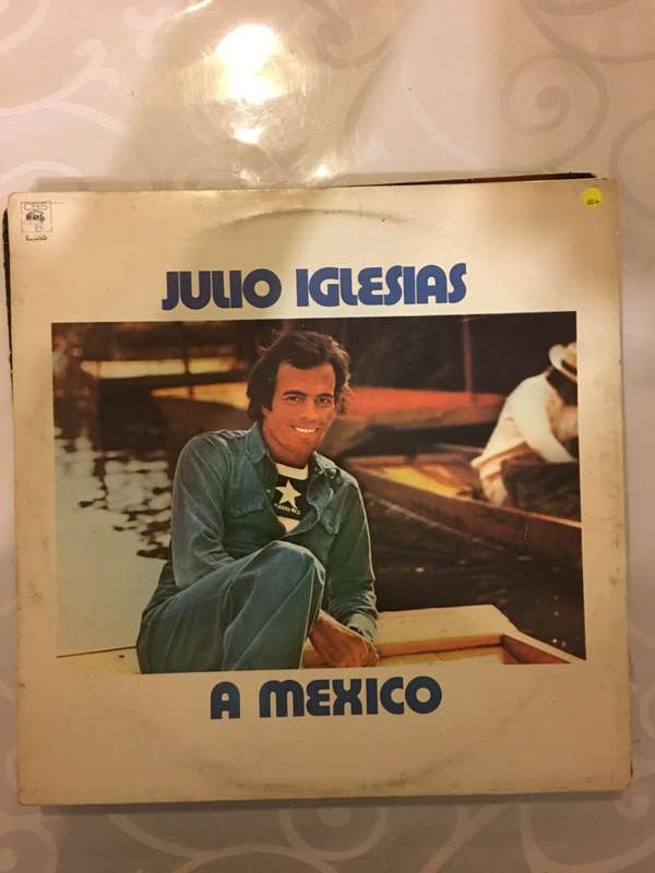 Julio Igelsias - A Mexico - Vinyl LP Record - Opened  - Very-Good+ Quality (VG+)