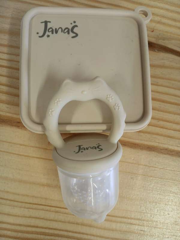 JanaS Silicone Fruit feeder and ice cube try - new