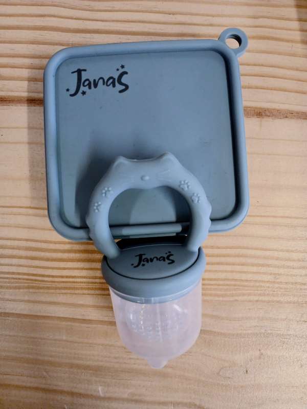 JanaS Silicone Fruit feeder and ice cube try - new