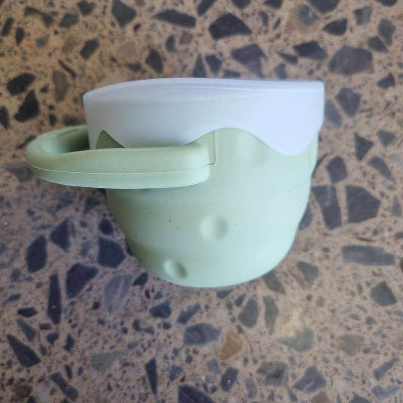 Silicone Collapsible snack cup with a lid