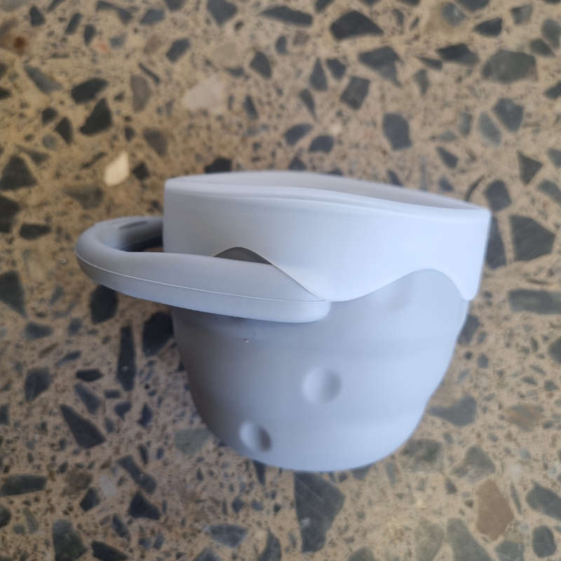 Silicone Collapsible snack cup with a lid