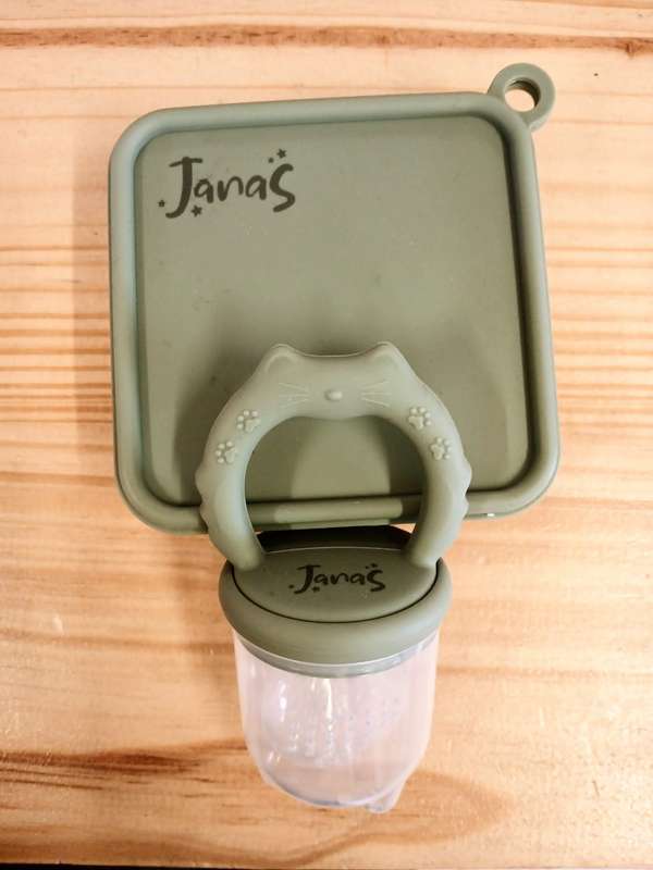 JanaS Silicone Fruit feeder and ice cube try - new