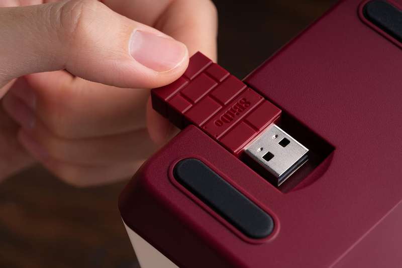 8BitDo Retro 18 Mechanical Numpad Fami Edition
