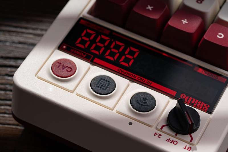 8BitDo Retro 18 Mechanical Numpad Fami Edition