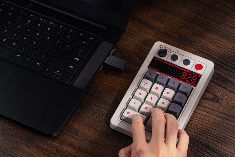 8BitDo Retro 18 Mechanical Numpad N Edition