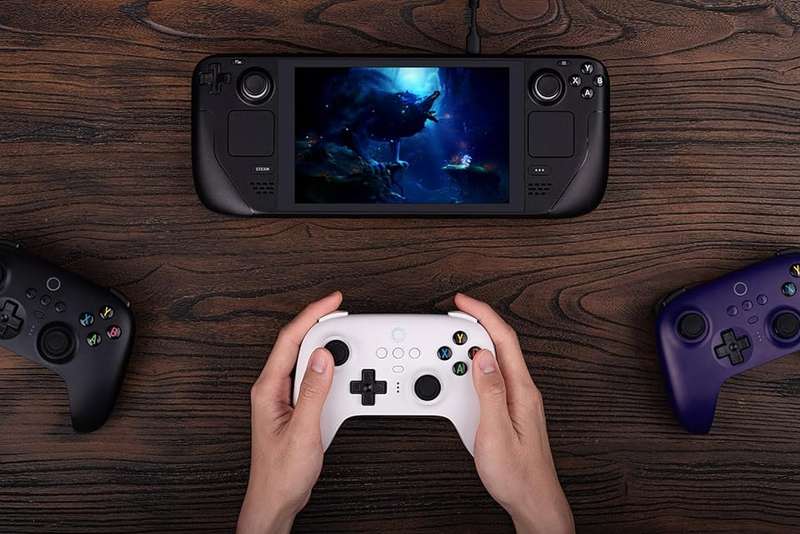 8BitDo Ultimate 2.4G Gaming Controller with Charging Dock (Hall Effect Joysticks) White