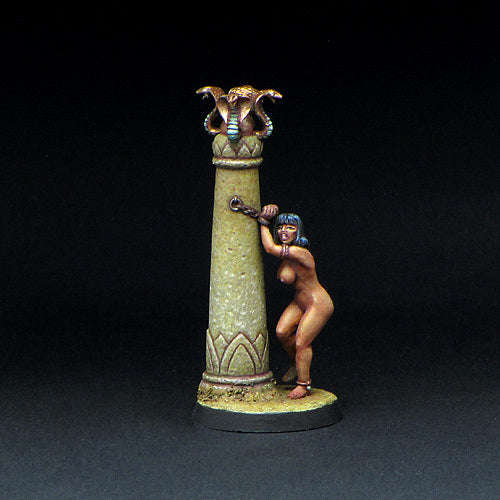 28mm Girl chained to Column (VG-14) (Miniatures)