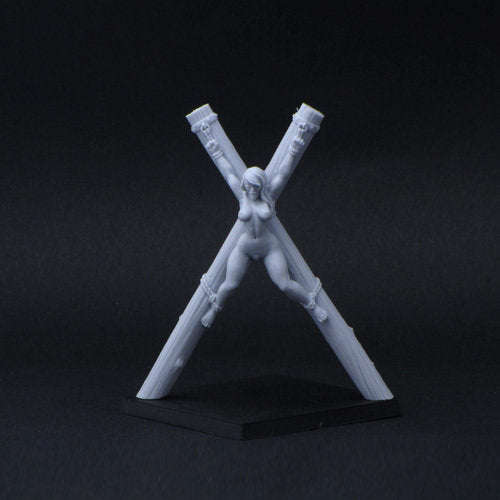 28mm Girl hanged in Arc (VG-06) (Miniatures)