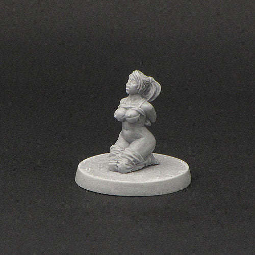 28mm woman in trouble (Miniatures)