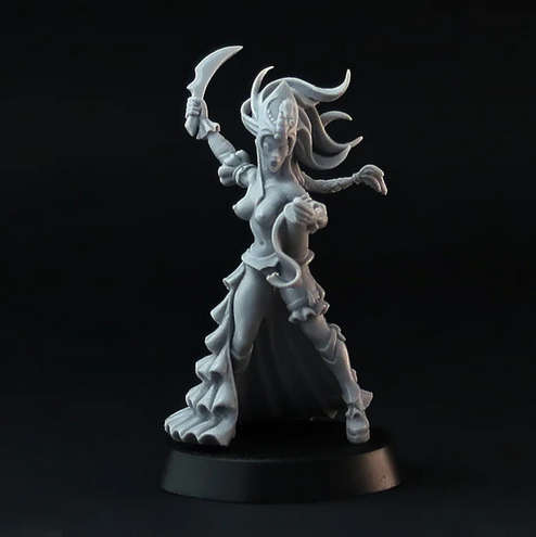 28mm Dark Elf Sorceress (Miniatures)