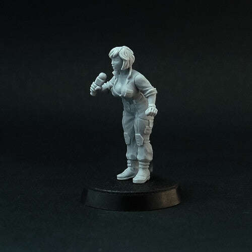 28mm May O Reilly Female Reporter BRV-tur-03 (Miniatures)