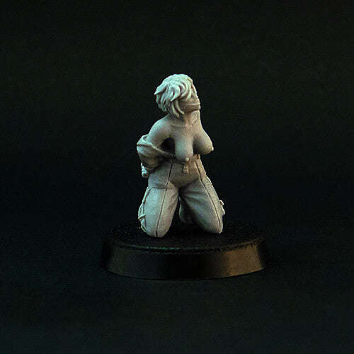 28mm Female Reporter in Trouble (Miniatures)
