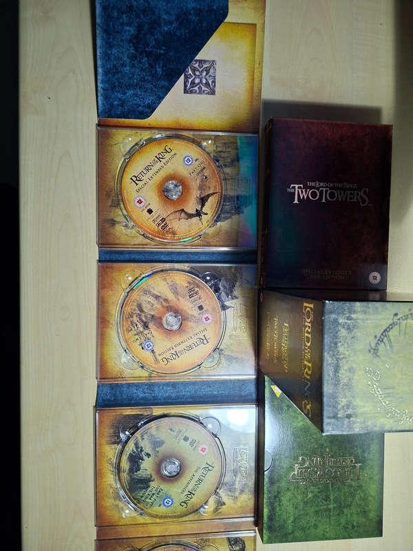 Lord of the Rings: Special Extended Edition DVD Trilogy Box Set (12-Disc Collectors Edition)