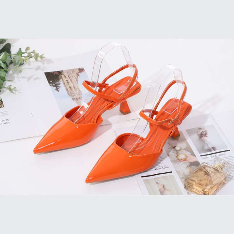 Glossy Pointed Toe Short Heel