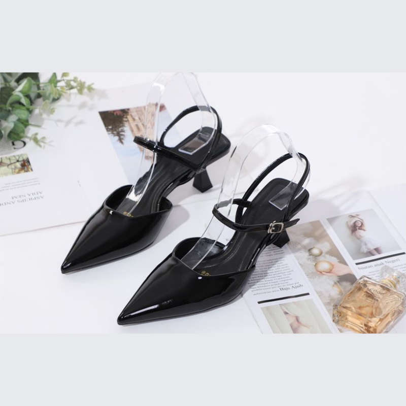 Glossy Pointed Toe Short Heel