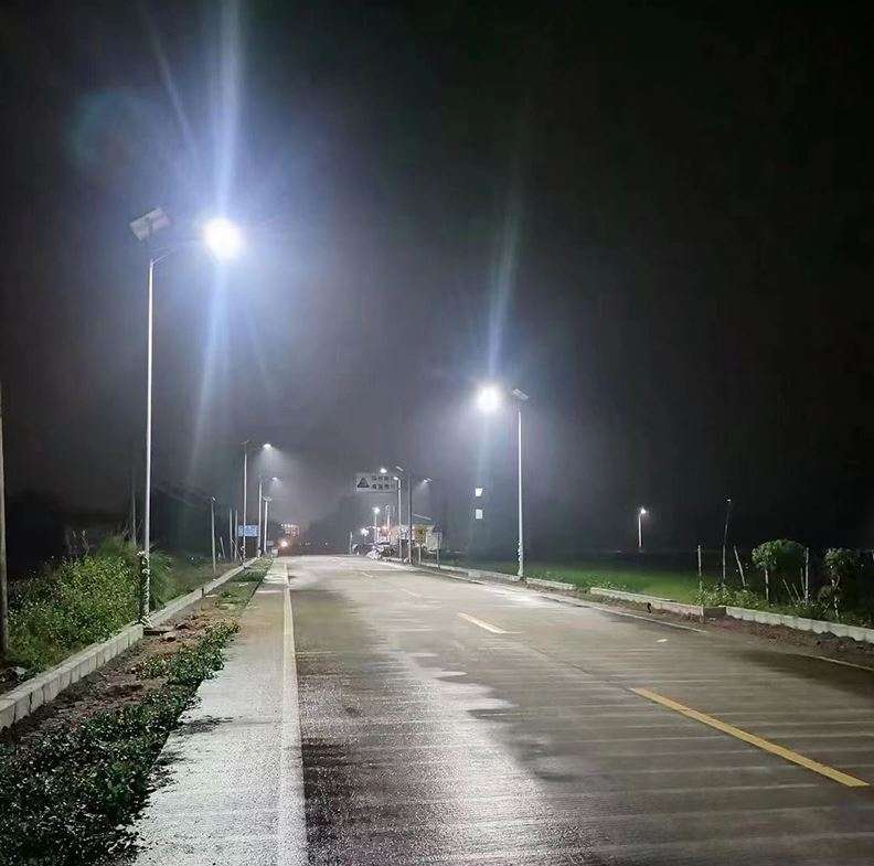 200W Solar Waterproof Street Light With Solar Panel, Pole & Remote Control