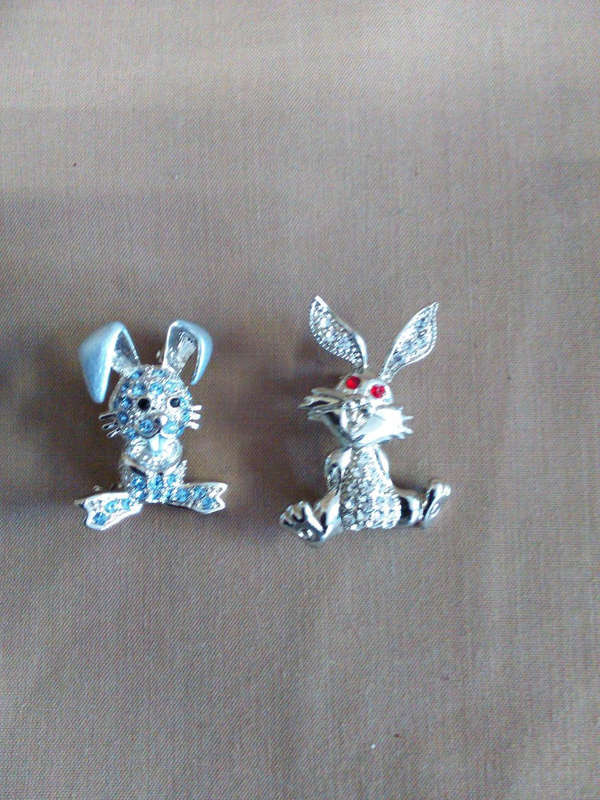 Bunny brooch