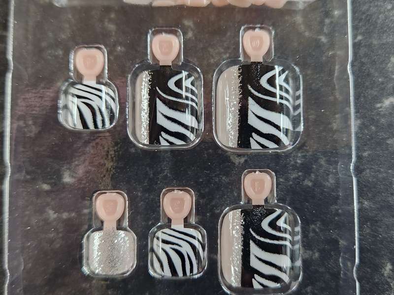 Press On TOE Nails from Miss Smoo - Zebra